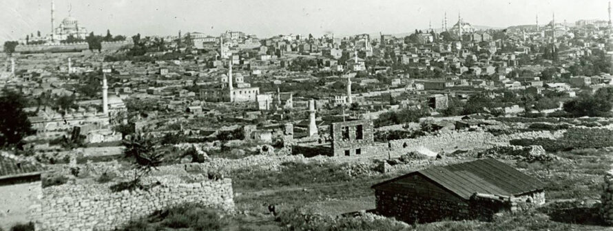 Oğuzhan Caddesi tarafından Fenari İsa Camii, Fatih ve Kıztaşı istikametine bakış.